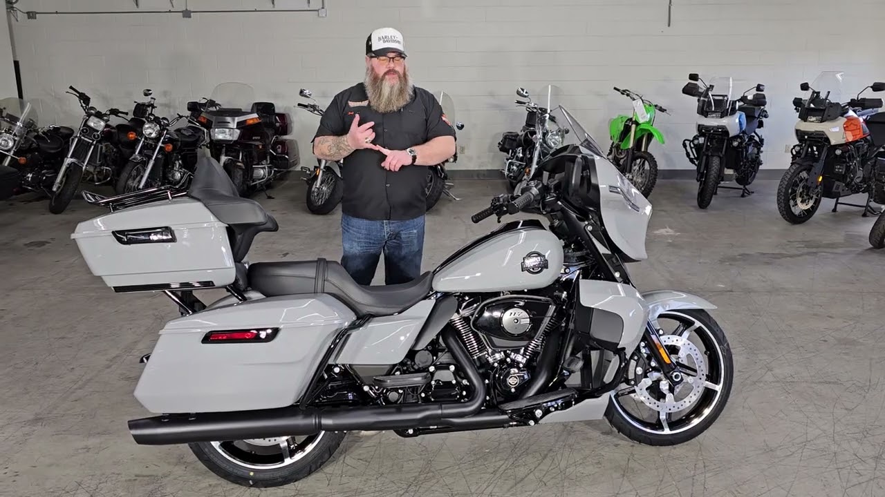 2025 Harley-Davidson FLHXU Street Glide Ultea Billiard Gray Black Trim