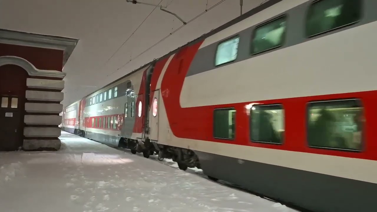 Электровоз ЭП2К-189 (ТЧ-8) со двухэтажным поездом 030У Белгород-Санкт-Петербург