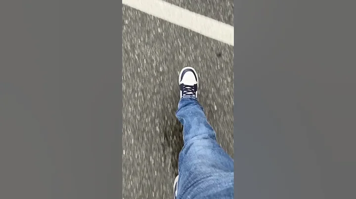 Today’s sneaker of the day. 👟(Jordan 1 Obsidian Gold) #shorts