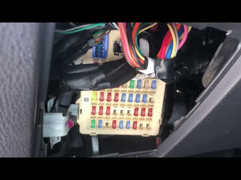 Расположение блока предохранителей и реле Hyundai Santa Fe 2007-2012 гг.