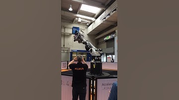 Hanover Industrie 4.0 Fair 2016 Demo with KUKA robots acceleration