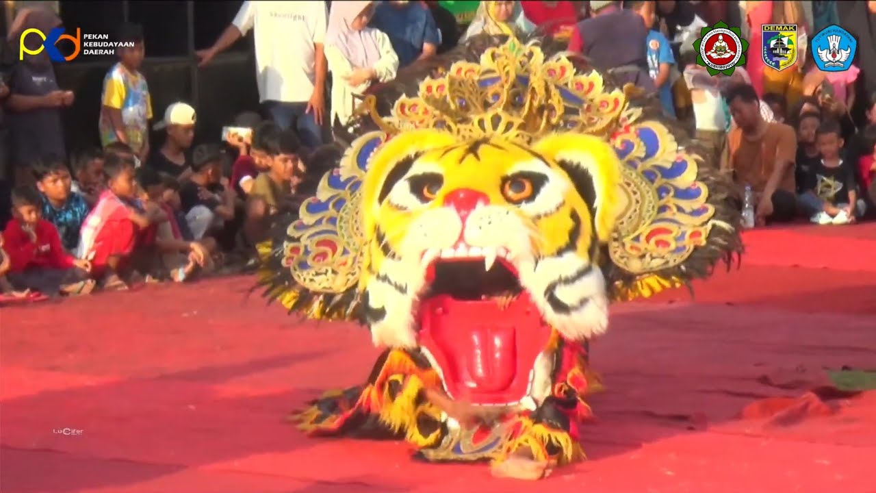 BARONGAN KUSUMOJOYO ACARA HARI TARI DUNIA DI ALUN - ALUN KAB DEMAK