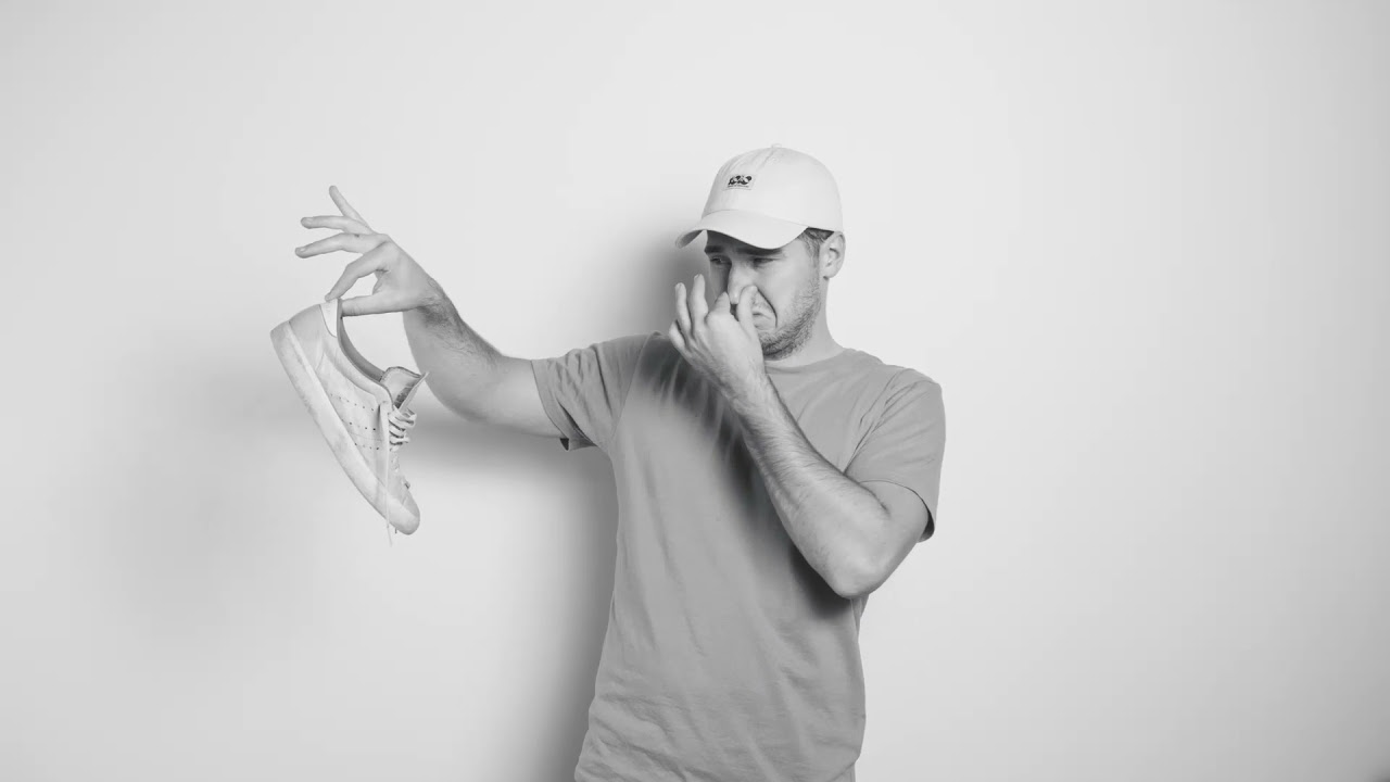 Shoehype skor luktar illa svartvit