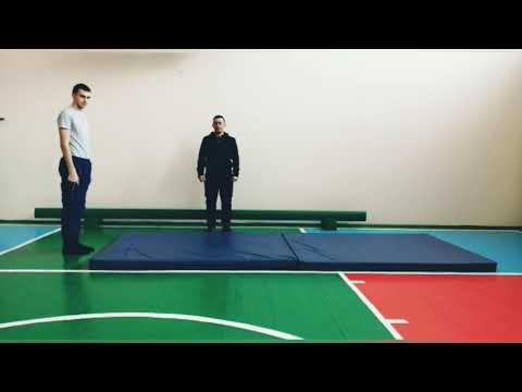 Техника комбинирование  кувырка вперёд - назад и стойка на лопатках .