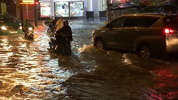 Nhiều tuyến đường ngập nặng sau mưa lớn