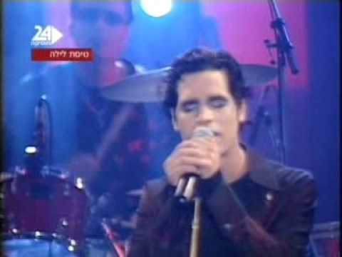 אביב גפן עורי עור מתוך טקס תמוז 2000 