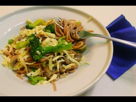 Vegetarian pasta with broccoli and mushrooms