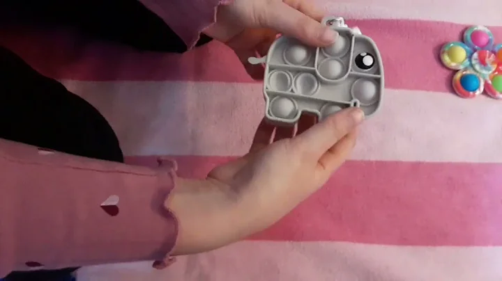 Fidget ASMR video!! With Kellie Lowe!