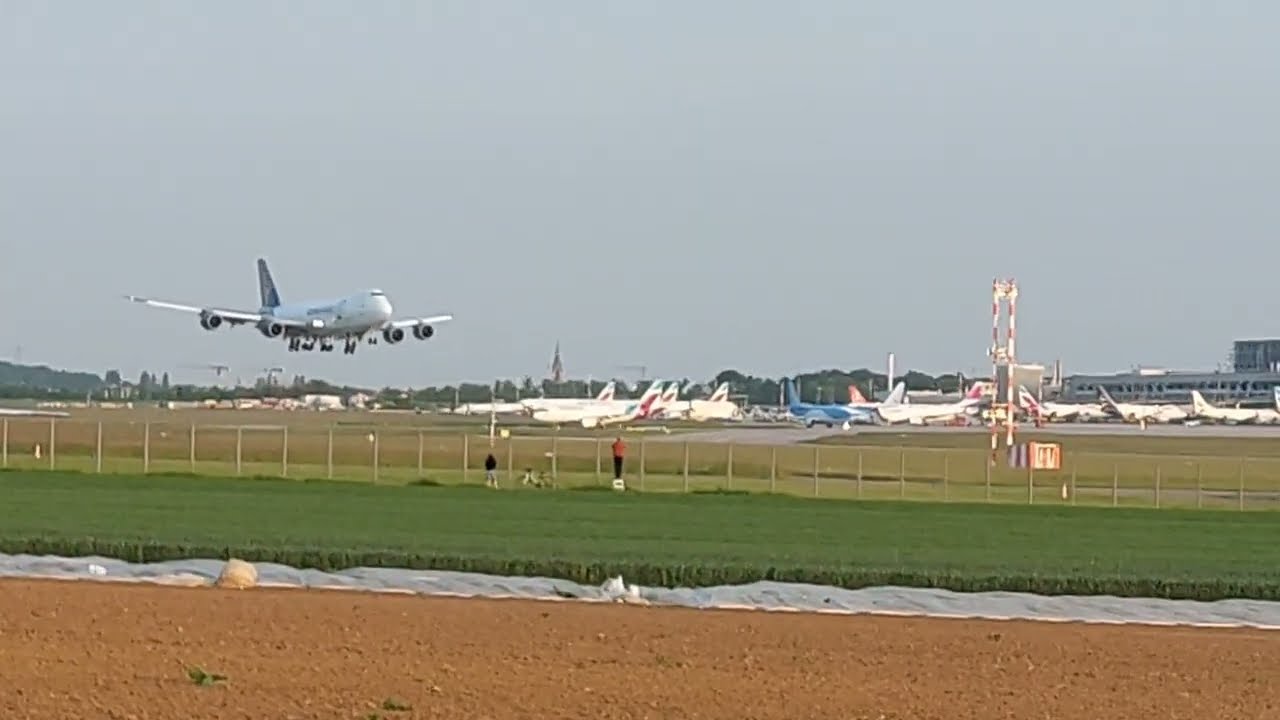 Atlas Air 747-8F im Kühne und Nagel Design: Landung in Stuttgart (STR) am Pfingstsonntag 28.05.2023