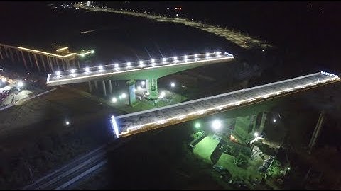 Two 135,000-ton Bridge Parts Rotate for 70 Degrees in South China