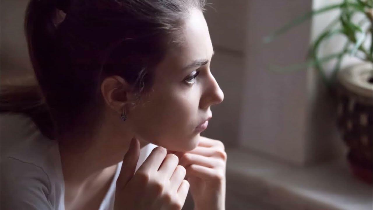 Озабоченные женщины. Грустная женщина. Статусы про внимание мужчины к женщине. Девушка не чувствует меня в себе. Чувство.