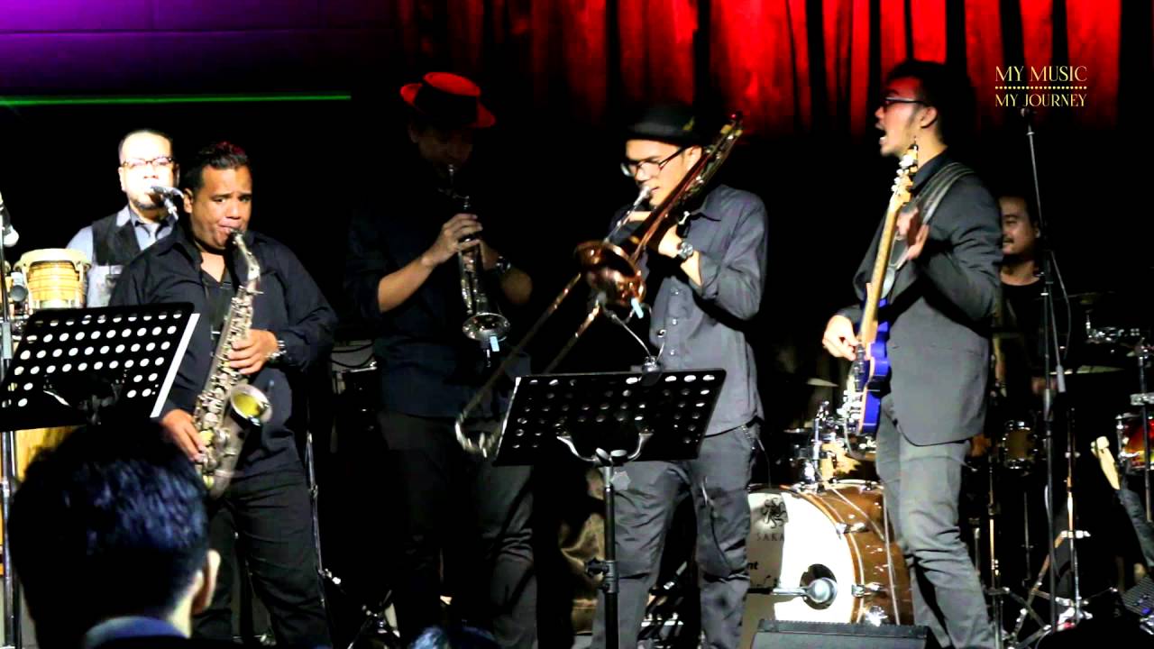 Andre Hehanussa Ft. Rio Sidik- Bidadari (Live At Motion Blue Jakarta