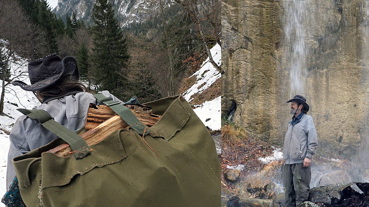 Робинзон из Влашицы любит носить дрова на спине зимой