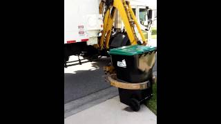 Side Loader Garbage Truck (FCC Environment Services) Part 1