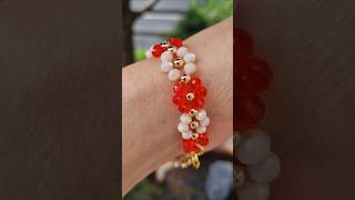 This Simple Flower Bracelet Pattern Looks So Elegant #diy #beadedbracelet #armband