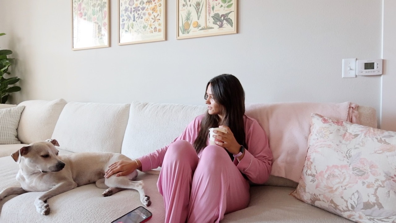 weekend vlog: life with a puppy, realistic days, thrifting for Europe + solo beach day