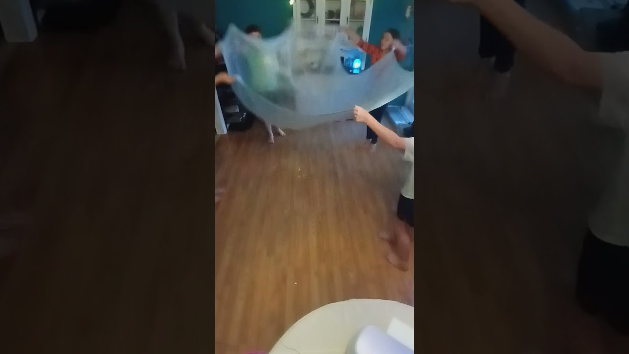 Giant slime bubble/ How to make a giant slime bubble!