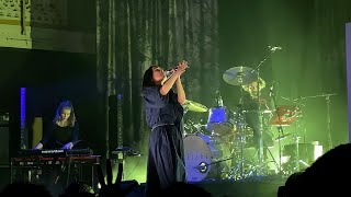 Mitski - Two Slow Dancers - Live in LA @ Shrine Expo Hall Resimi