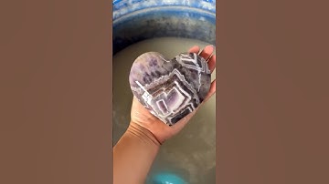 Cậu bé nhặt được viên đá quý tuyệt đẹp trong đống sỏi #shorts