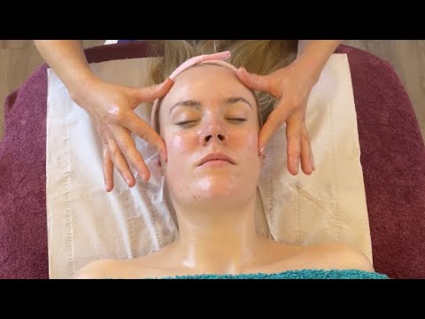 @ASMR Beauty Collab Face & Scalp Massage with Victoria and Melissa | 2 of 3