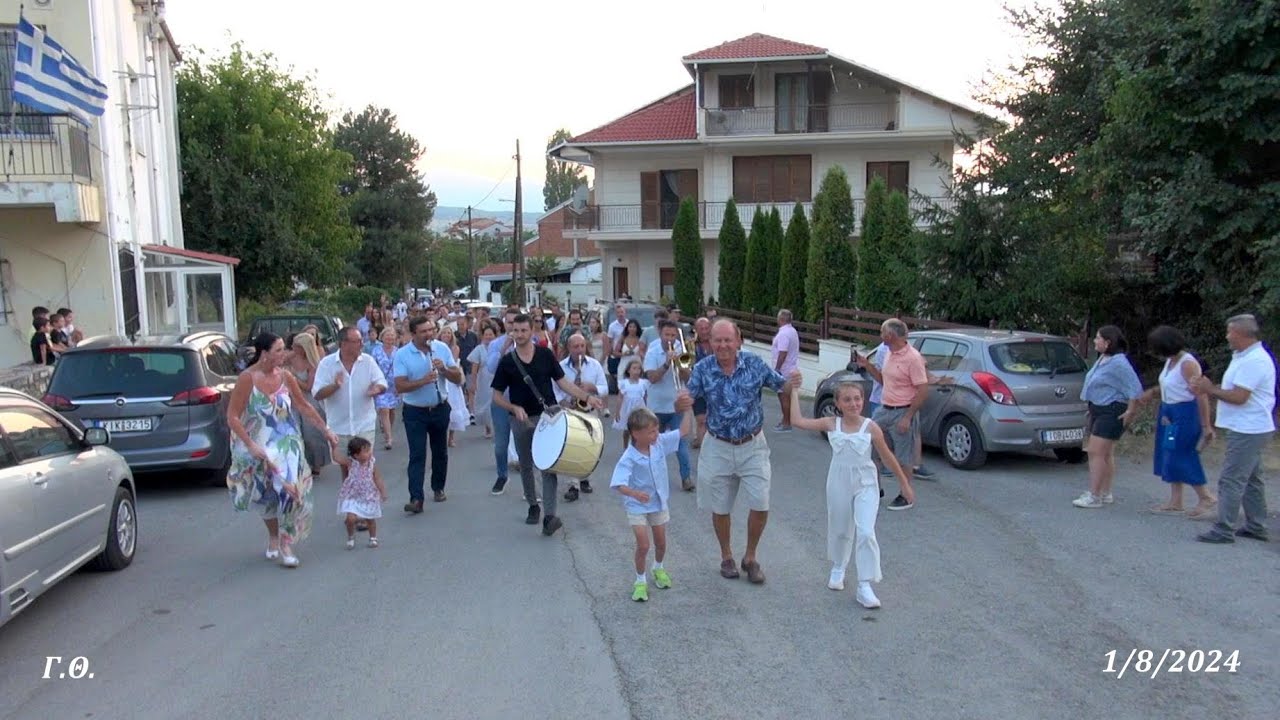 Χορεύοντας από το σπίτι  μέχρι την πλατεία στο αντάμωμα της οικογένειας Νιτσοπούλου στην Βεύη 