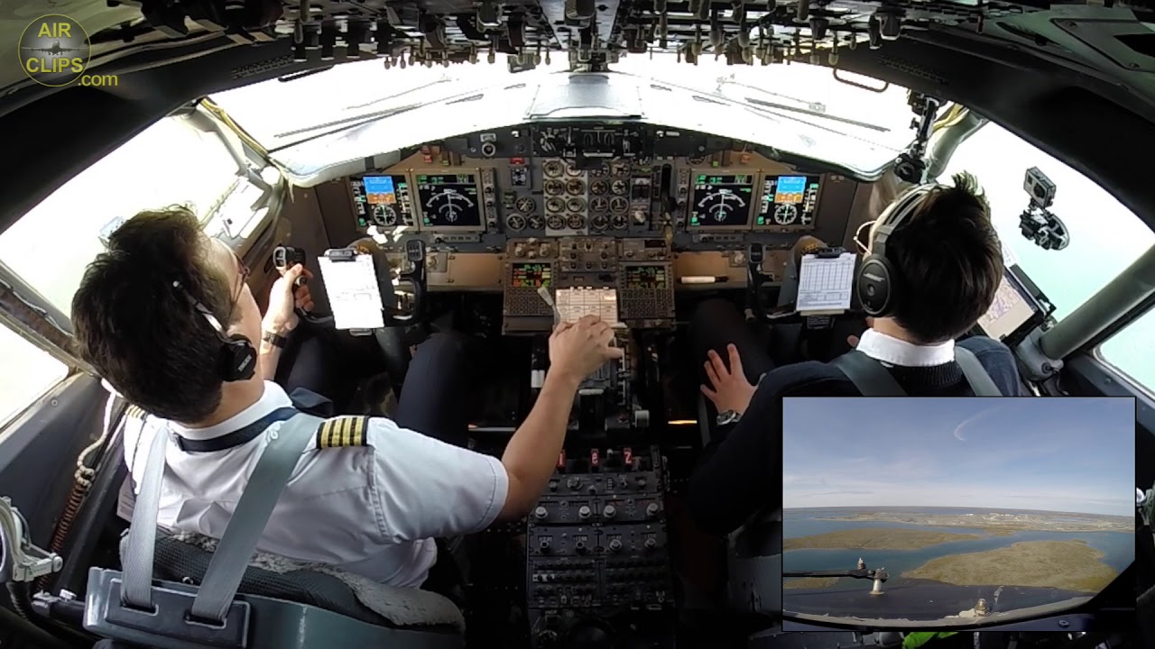 Modern Glass Cockpit on Jurassic B737200, Nolinor GRAVEL STRIP Landing