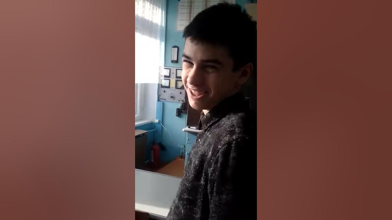 Школьник срет прямо на парту!!! Шокк - YouTube