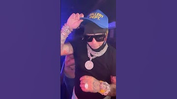 6ix9ine shows off his jewelry in the club listening to HABLA TORO