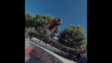 2040 RC - HPI Racing Savage XS double backflip! 👊 #short #hpi #savage #freestyle #rcfun #skatepark