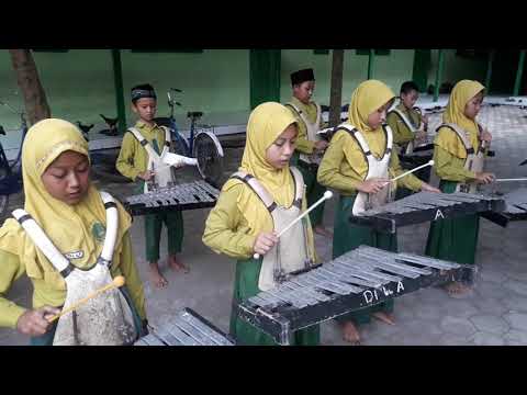 Drum Band lagu KEMARIN SEVENTEEN Versi Latihan "DC. Gita Nada Al Asyari" Drum Band lagu KEMARIN SEVENTEEN Versi Latihan "DC. Gita Nada Al Asyari"