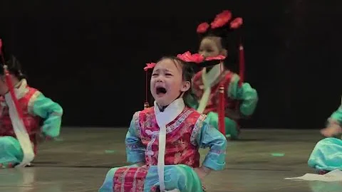 funny Children's Day | The little girl was sad, but she still finished her dance brilliantly - DayDayNews