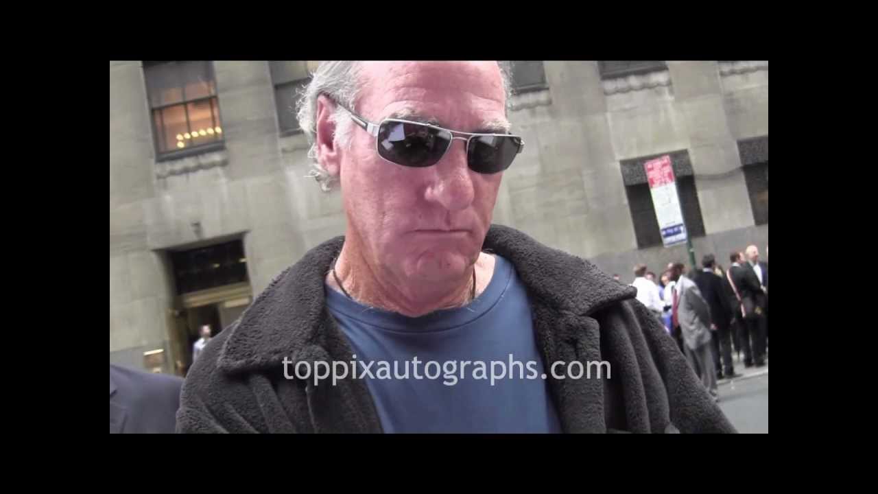 Craig T. Nelson - Signing Autographs at the 2012 TV Week Upfronts in NYC