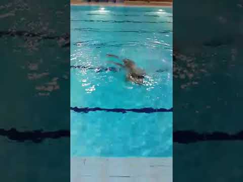 الكابتن محمد التجاني وقت اللياقه لعبة الدولفين