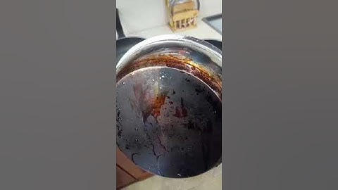 Demo tẩy rửa xoong nồi bám bẩn lâu ngày bằng bột tẩy đa năng và khăn vi sợi