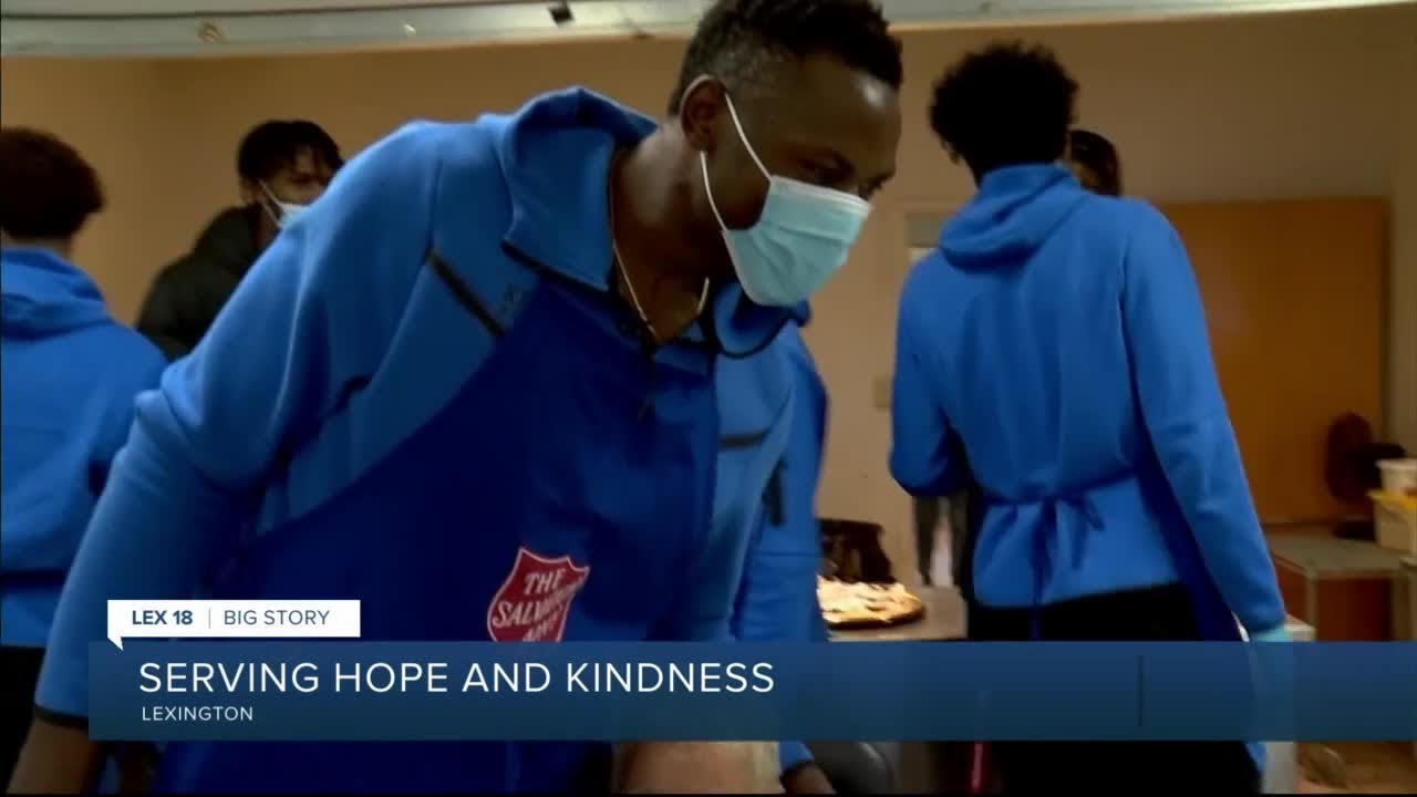 UK basketball team makes a visit to Salvation Army for Thanksgiving