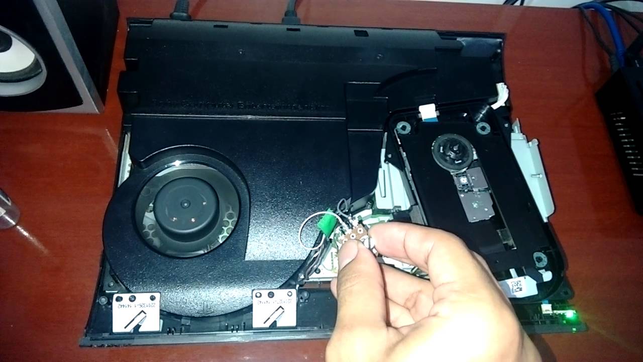 Acelerando o cooler do PS3 super slim com um potenciômetro - YouTube