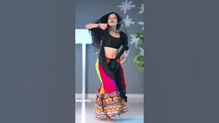 Srishti Shukla Hot Saree Reels / Saree Fashion / Low Hip Saree / Wiki, Facts And Biography