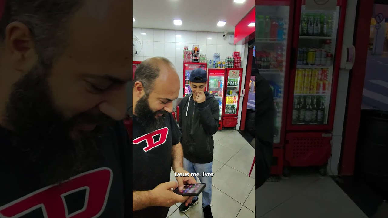 POV comendo pastel e salgadinho
