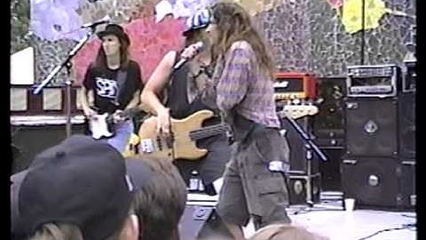 Pearl Jam - 03. Evenflow - 1991-08-23 Seattle, WA (master)