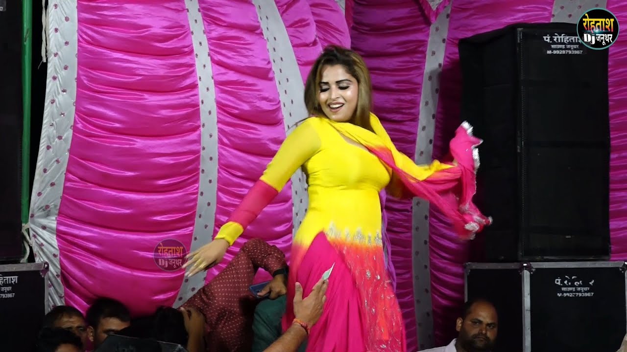 ऐसा डांस स्टेज पर पहली बार हुआ कोई नहीं टक्कर में लड़की के डांस ने मचा दी धूम Ragini Chhatarpur 2025