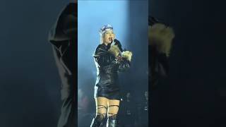 Hande Yener - Aşkin Ateşi̇ Canli