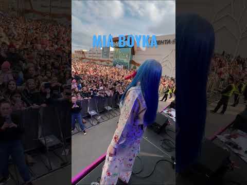 ВСЕ ПОЮТ ТРЕК МИА БОЙКИ В ОДИН ГОЛОС В ПЕРМИ #miaboyka #миабойка