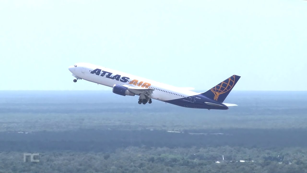Aviones Grandes en el Aeropuerto Internacional de Cancún México MMUN