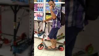 ⁣Самокат для взрослых люди