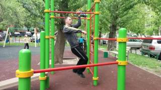 Подтягивания на одной руке Подтягивания на одной руке