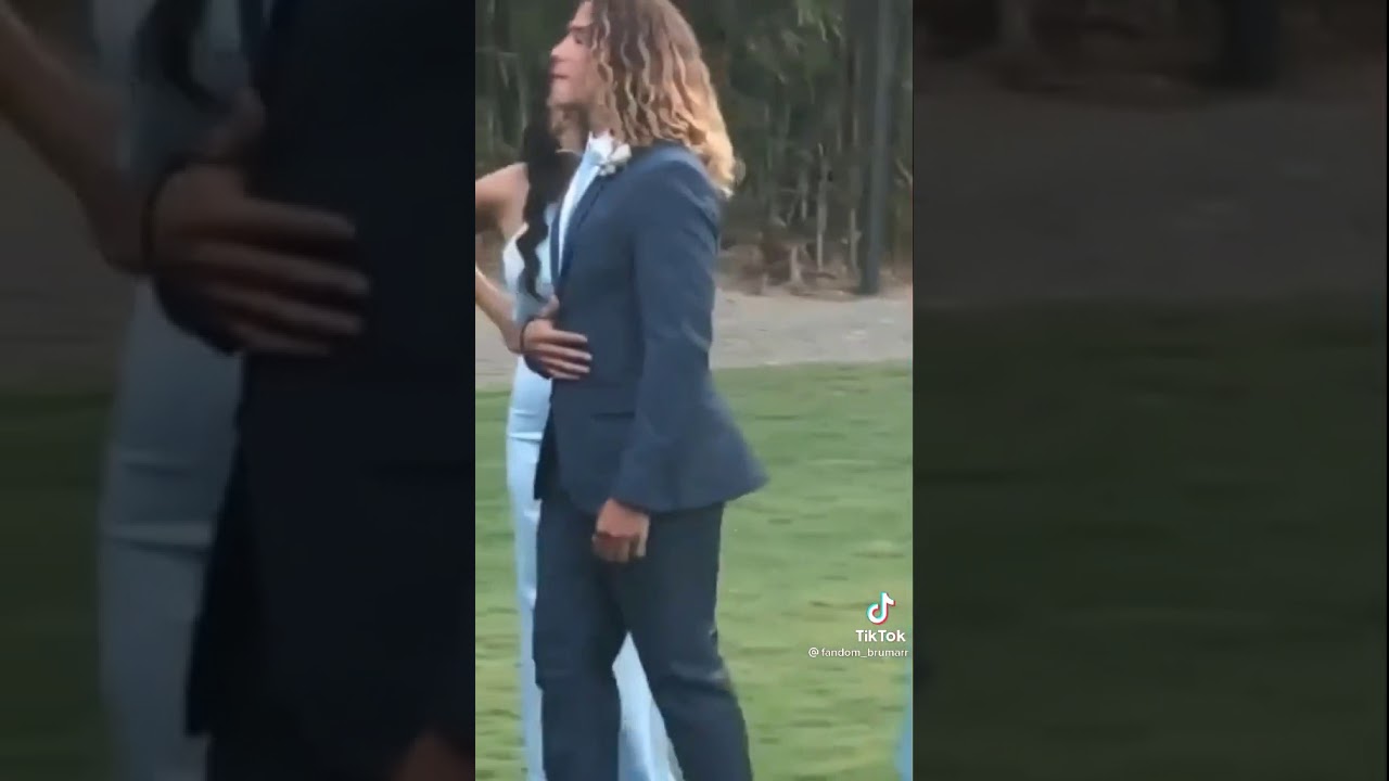 NEYMAR JR. OLHANDO PARA EX NO CASAMENTO. BRUNA MARQUEZINE