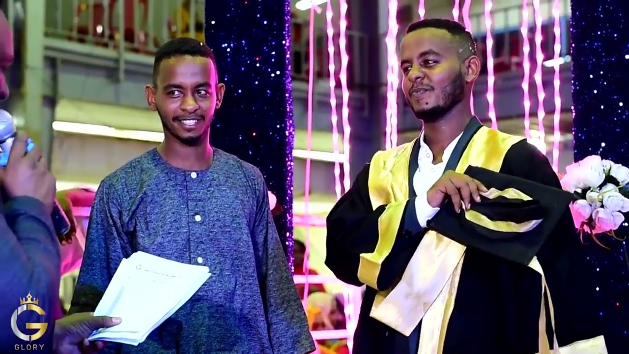 التوام حسن و حسين وراق مدهشين و مبسوطين أنهم خريجين قلوري