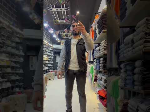 الاب لما يشتري ملابس لابنه