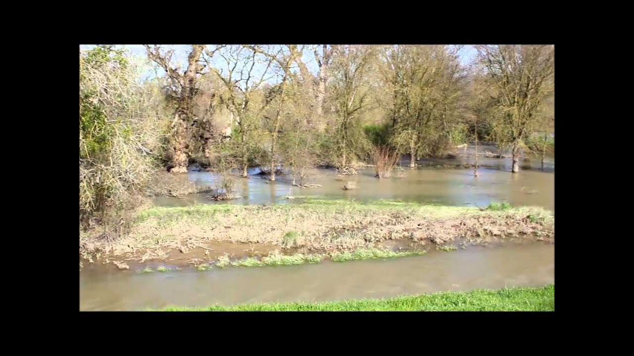 Fremont Weir WA in flood