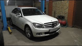 видео: Замена трубки системы охлаждения на ГБЦ на Mercedes Benz C200 Kompressor 1,8 Мерседес Бенц 2008 года картинка: Замена трубки системы охлаждения на ГБЦ на Mercedes Benz C200 Kompressor 1,8 Мерседес Бенц 2008 года